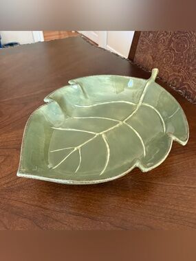 Vintage Tabletops Lifestyles Tropical Leaves Serving Bowl 16.5” L